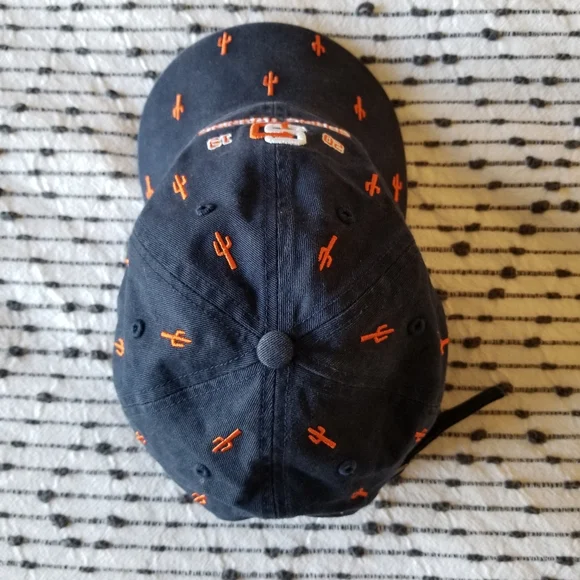 MLB Padres Hat - Picture 2 of 4